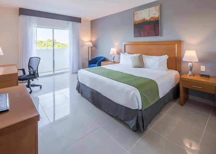 Wyndham Garden Hotel 5*