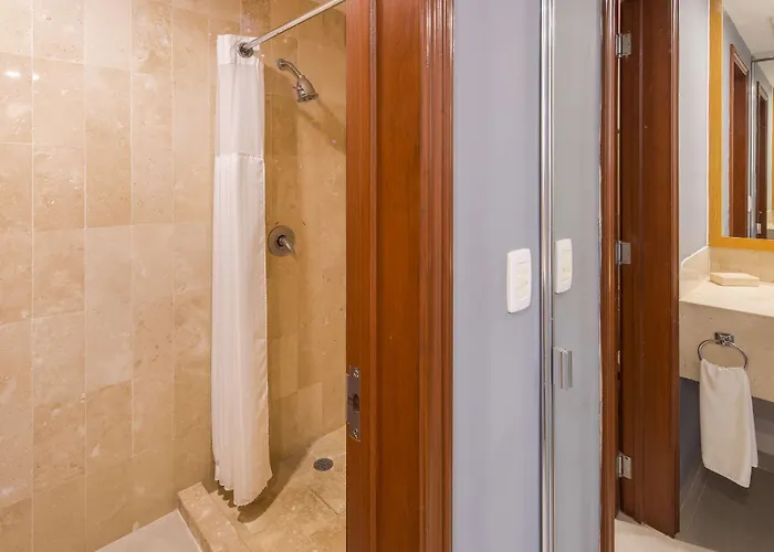 Wyndham Garden Hotel 5*