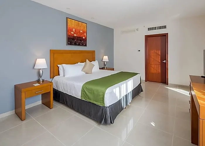 Wyndham Garden 5*